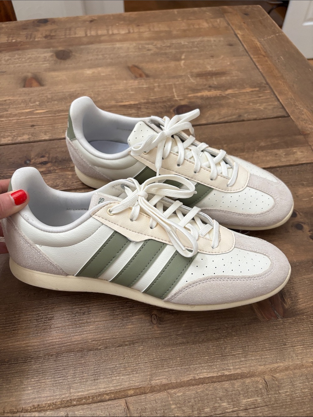 Adidas cloud foam comfort sneakers